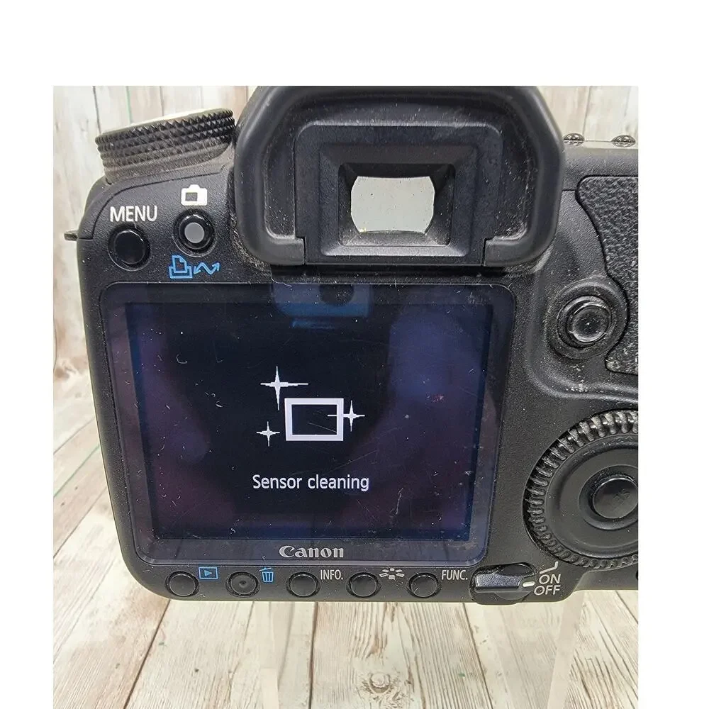 Canon EOS 50D 15.1 MP Digital SLR Camera Body Only W/Battery's & Charger Works